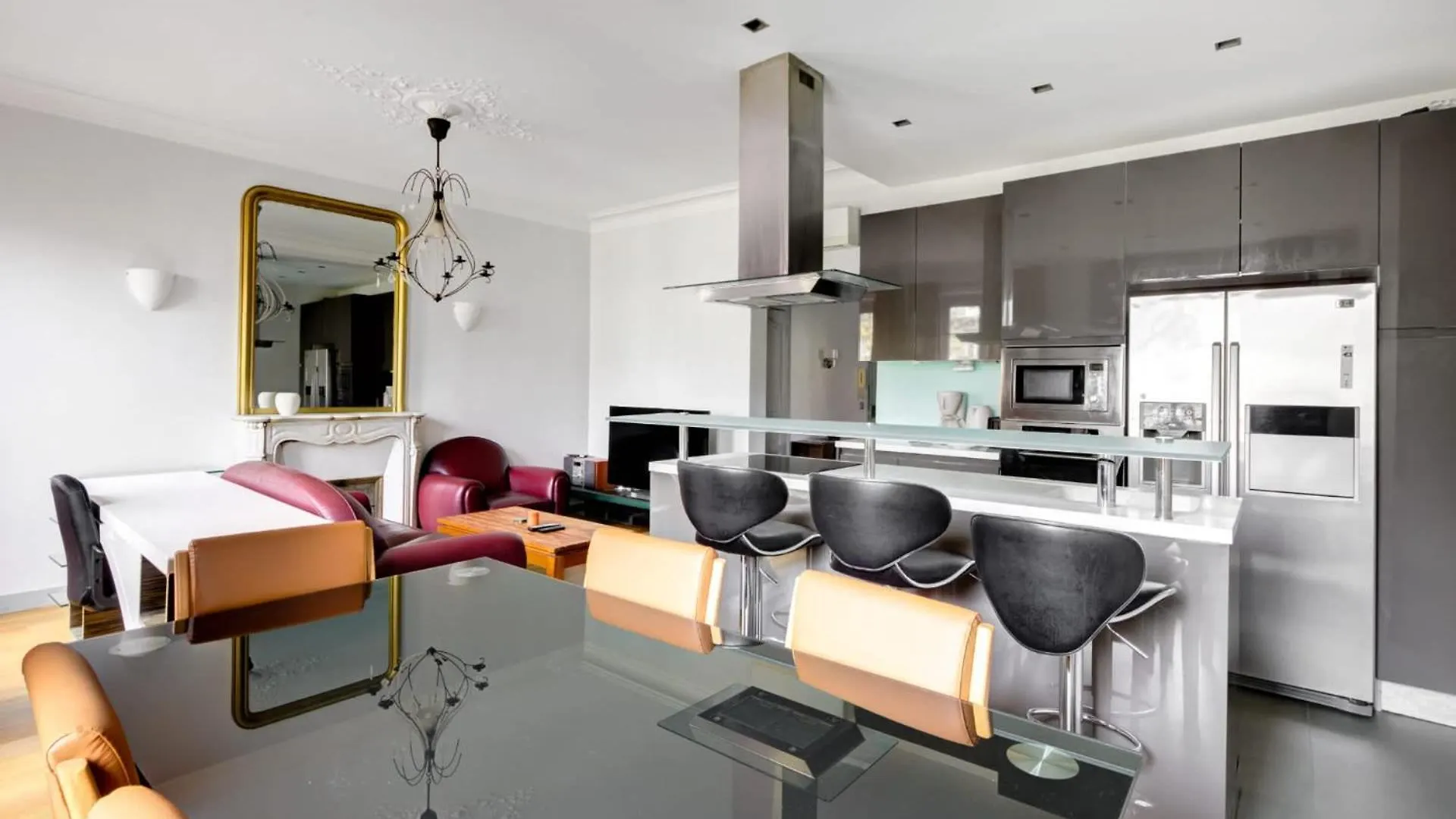 Apartment Appartement Moderne Avec Cuisine Equipee Et Balcon Paris France