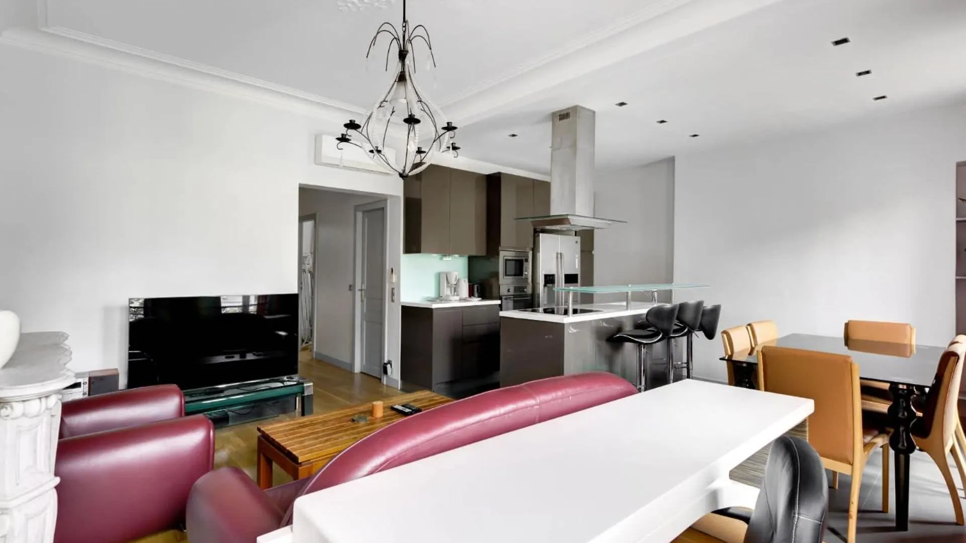 Appartement Moderne Avec Cuisine Equipee Et Balcon Париж